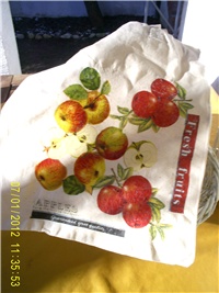 423f4308-Jabuke na eko vrećici.JPG